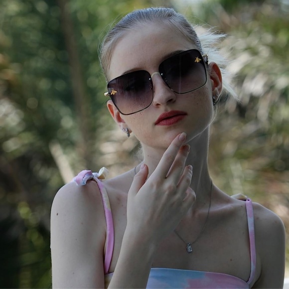 Neiman Marcus Luxury Golden Bee Sunglasses - Picture 6 of 6